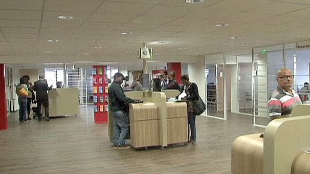 French jobless total rises again