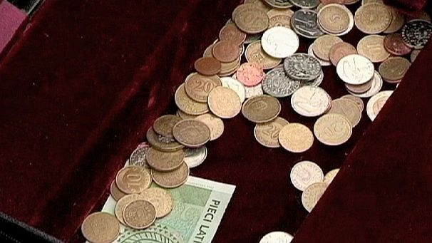 Latvia applies to join the eurozone