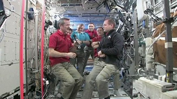 Astronauta canadiano assume comando da Estação Espacial Internacional