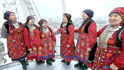 Singing Russian grannies bring spring spirit to London Singing Russian grannies bring spring spirit to London