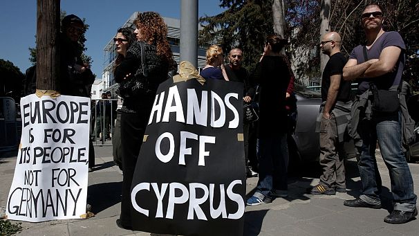 Cypriot ministers delay vote, try to revise bank tax plan