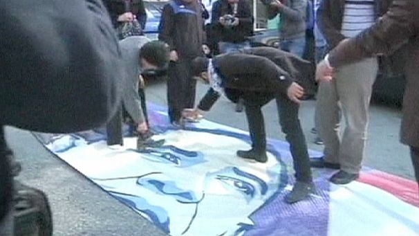 Bethlehem protesters give Obama poster the boot ahead of visit