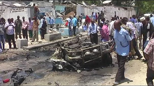 Somalia: Mogadishu car bomb kills at least 10 people