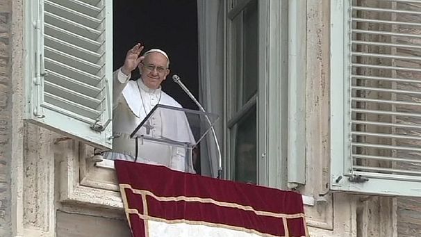 Dignitaries fly in for Papal inauguration