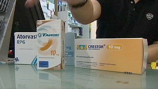 Statins: lowering cholestorol, raising debate