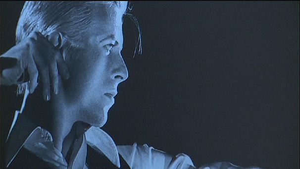 Bowie expo sells out at V&A