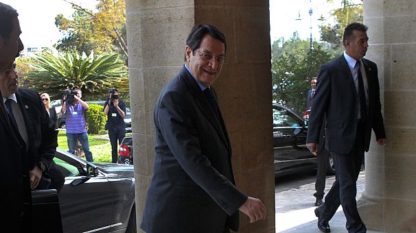 Next few hours crucial for Cyprus, as bailout deadline looms