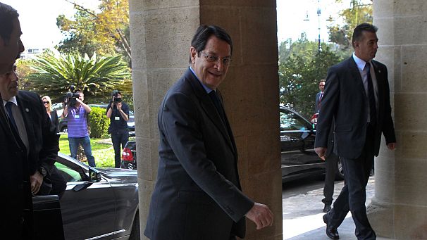 Next few hours crucial for Cyprus, as bailout deadline looms