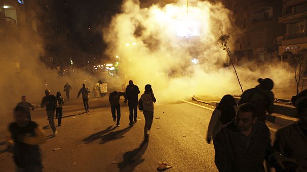 Forty hurt in clashes on the streets of Cairo