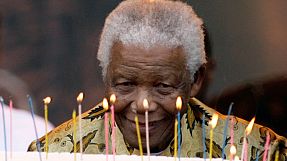 Nelson Mandela's health 'improves'