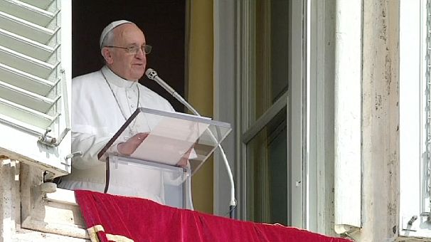Pope urges Catholics to translate Easter sacraments into daily life