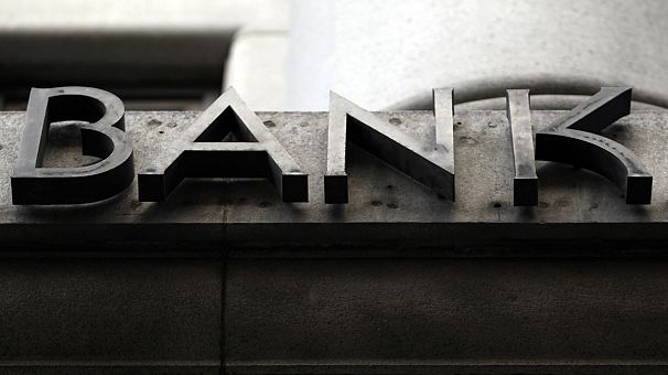 Regulating banker bonuses