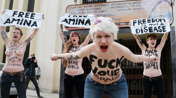 Femen bares its breasts in support of Tunisian woman