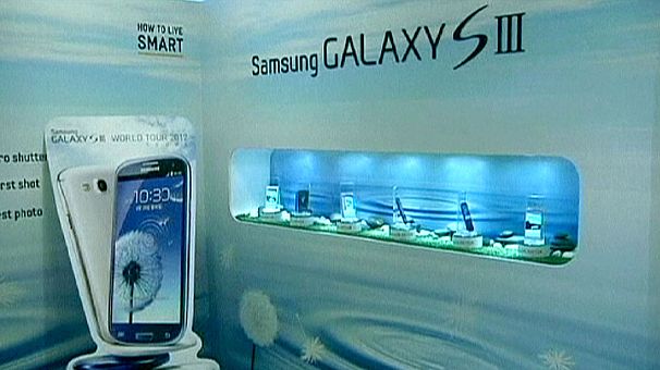 Samsung boosted by soaring smartphone sales