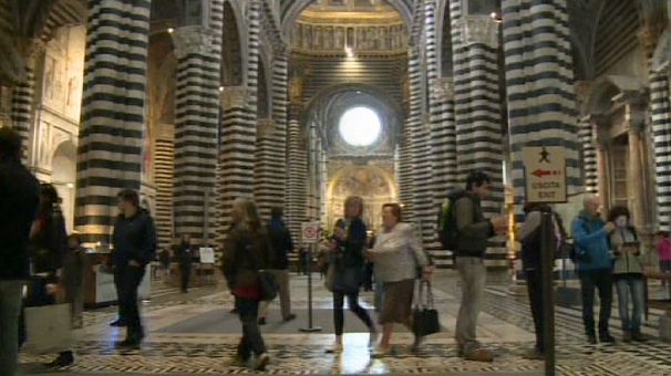 Tourists get closer to God in Sienna cathedral