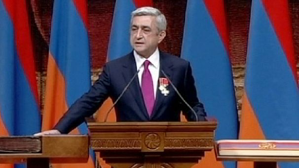 Armenia: big protest as president is sworn in again