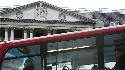El Reino Unido elude la recesión al subir un 0,3% en el primer trimestre El Reino Unido elude la recesión al subir un 0,3% en el primer trimestre