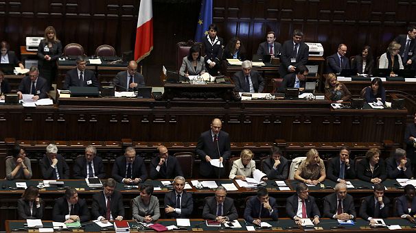 New Italian cabinet gets first green light