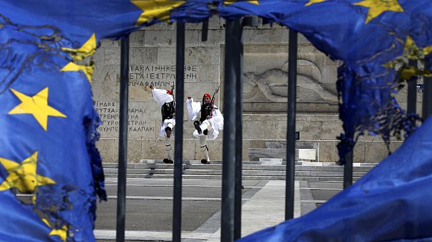 Workers’ struggle will revive economy, Tsipras tells Greek May Day protesters