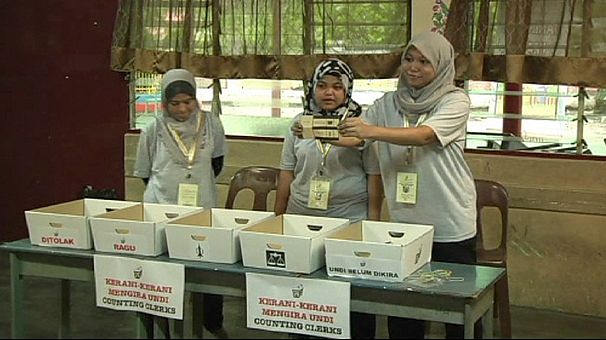 Malaysia: Coalition retains power with election win
