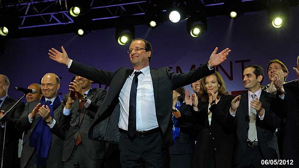 Hollande’s year of rattling chains