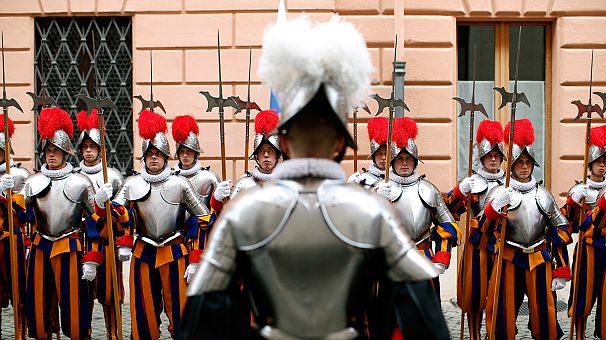 Vaticano: il giuramento delle guardie svizzere