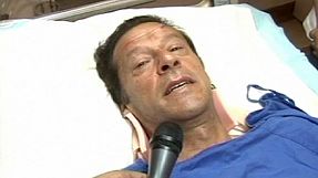Pakistan: Imran Khan suffers head injuries in election rally fall
