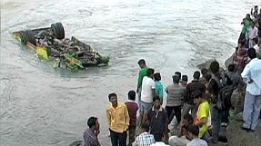 At least 30 dead in India bus crash