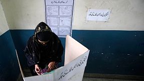 Pakistán elige nuevo Gobierno entre la calma y la violencia