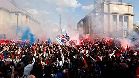 sport: Celebraciones ligueras muy diferentes en Barcelona y París