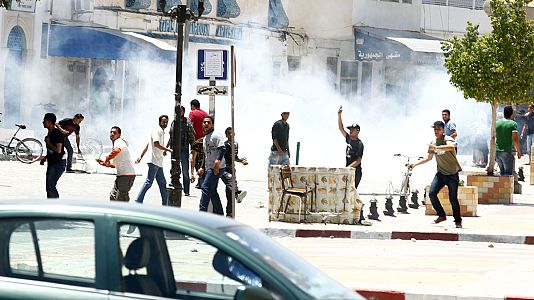 Salafists clash with police in Tunisia after rally is banned Salafists clash with police in Tunisia after rally is banned
