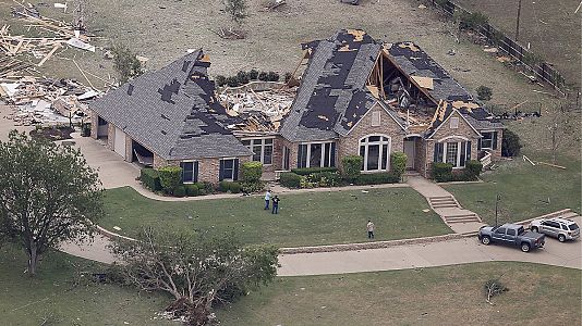 Tornadoes rip through central US Tornadoes rip through central US