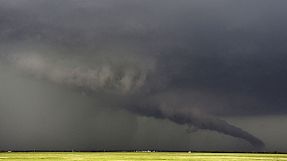 US: Amateur video shows tornado panic