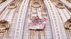 Protest auf Dach des Petersdom geht weiter