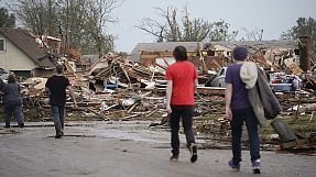 Frantic search for survivors in tornado-hit Oklahoma