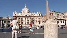 El organismo vaticano de control financiero detecta media docena de operaciones sospechosas