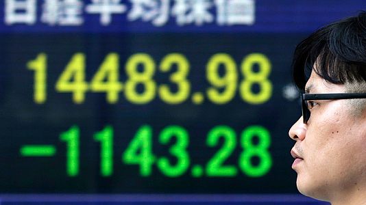 El Nikkei se desploma al cierre de la Bolsa de Tokio un 7,3% El Nikkei se desploma al cierre de la Bolsa de Tokio un 7,3%
