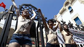 Trois Femen interpellées à Tunis après une action seins nus