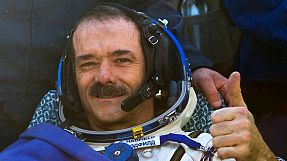 Singing astronaut to retire