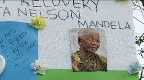 Mandela : sa santé s'améliore mais son état reste grave
