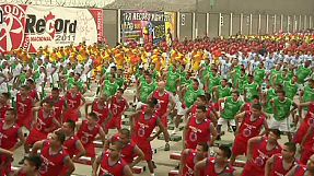 Hard labour as Peruvian jailbirds attempt mass aerobics record