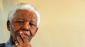 Mandela toujours hospitalisé : l'Afrique du sud prie pour le père de la nation