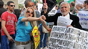 Thousands protest in Bulgaria against two-week-old government