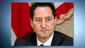 Montreal's mayor held over corruption probe