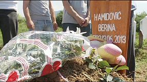 Bosnia: funeral of a baby who died for lack of ID