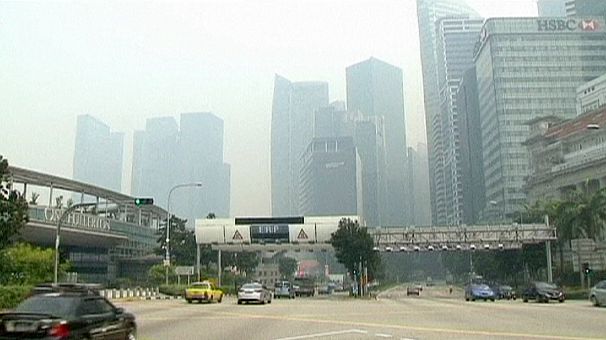 Singapore avvolta da una nuvola di smog