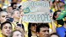 Los brasileños no abandonan sus protestas pese a la bajada de los precios del transporte
