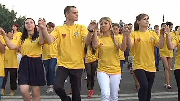Romanya’da toplu dans gösterisi