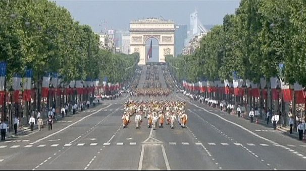 Frankreich: Hollande erklärt am Nationalfeiertag “Sieg” bei Mali-Einsatz