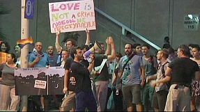 Grupos pro derechos de los homosexuales protestan en Tel Aviv frente a la Embajada de Rusia
